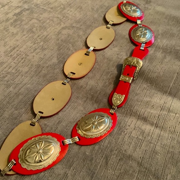 Accessories - Vintage Oval Concho Western Belt NWOT